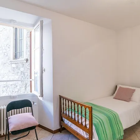 Guesthost - Roomy Period Near The X6 Ferienhaus