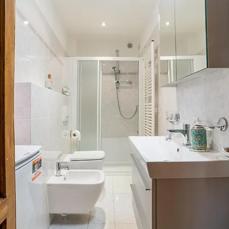 Ferienhaus Guesthost - Roomy Period Near The X6 *