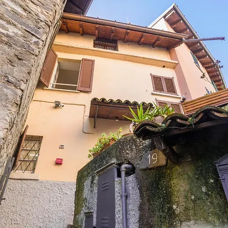 Guesthost - Roomy Period Near The X6 Ferienhaus