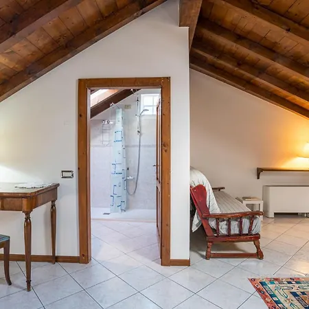 Ferienhaus Guesthost - Roomy Period Near The X6