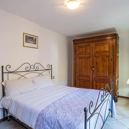 Guesthost - Roomy Period Near The X6 Ferienhaus Colonno