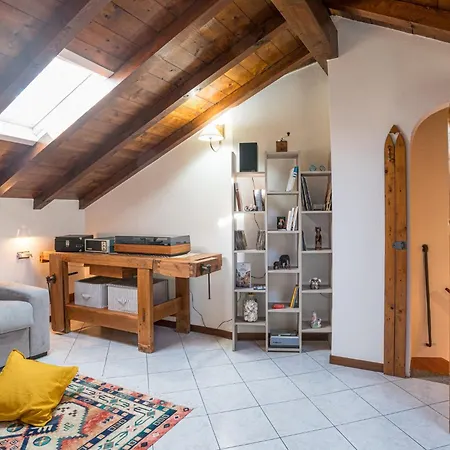 Guesthost - Roomy Period Near The X6 Ferienhaus *