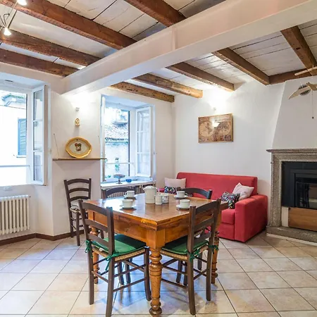 Ferienhaus Guesthost - Roomy Period Near The X6 *