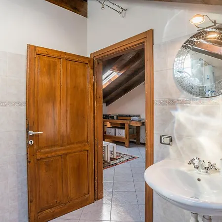 Guesthost - Roomy Period Near The X6 Ferienhaus