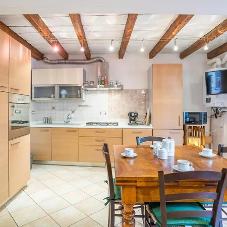 Ferienhaus Guesthost - Roomy Period Near The X6