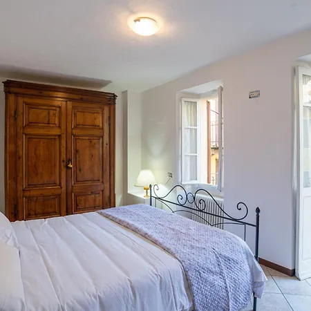 Ferienhaus Guesthost - Roomy Period Near The X6 *